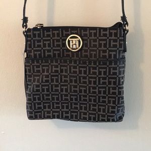 BRAND NEW Tommy Hilfiger purse WITH TAGS